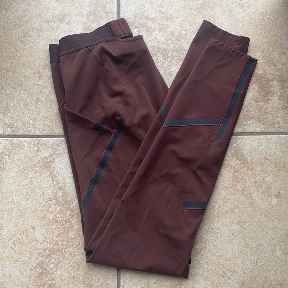 Lululemon jogger leggings.